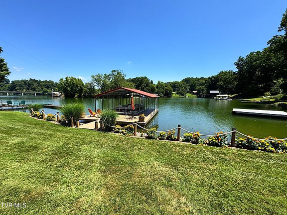 5th image of 400 Baywood Dr