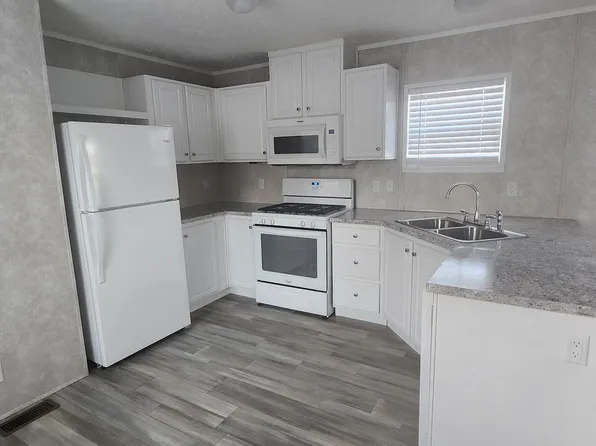 1301 Devils Glen Rd, Bettendorf, IA