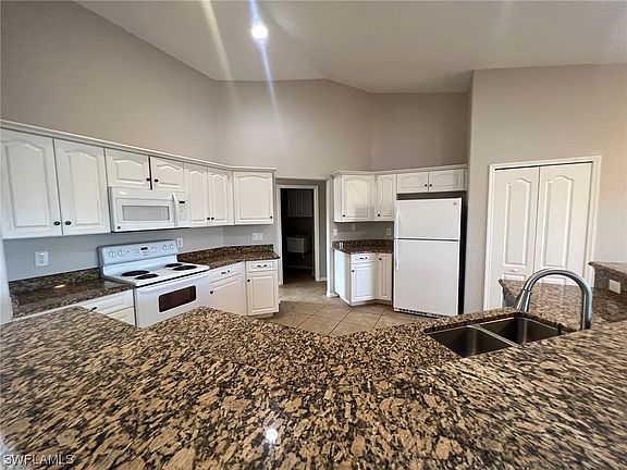 4th image of 912 Plumosa Ave