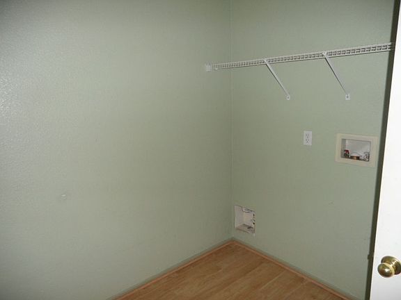 3rd image of 15425 Caroline St