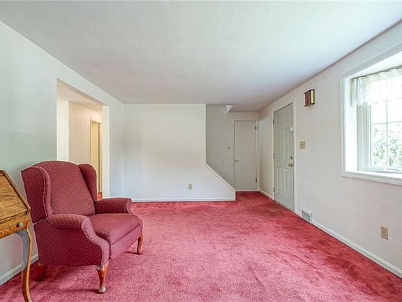 4th image of 143 Shannon Heights Dr
