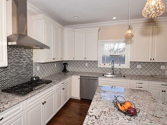 4th image of 251 Southwood Cir