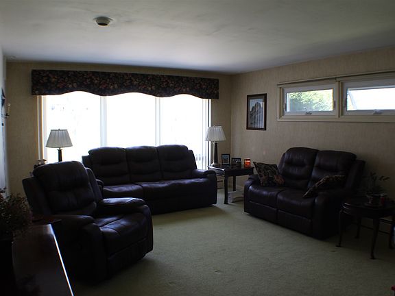 4th image of 8 Elmwood Dr