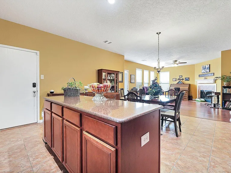 692 Casual Ln — Photo 7