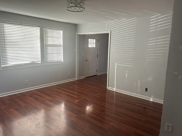 390 Fawn Dr — Photo 2