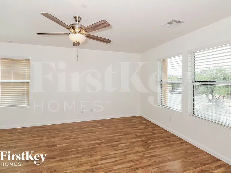 8470 N Placita De La Manzana — Photo 11