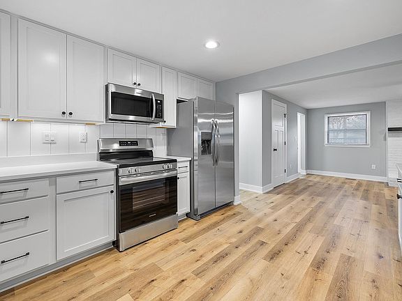 4th image of 2108 Arapahoe Dr
