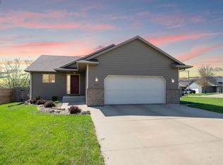 435 Macey Ave, Harrisburg, SD 57032