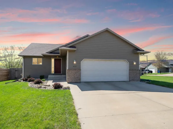 435 Macey Ave, Harrisburg, SD 57032