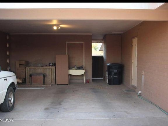4th image of 832 W Stirrup Dr