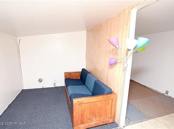 3rd image of 3845 Lyle Ave