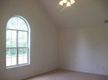 5th image of 1300 Stoneleigh Dr