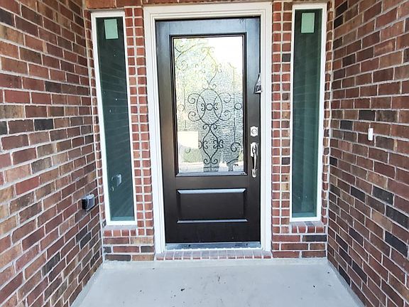 3rd image of 206 Magnolia St