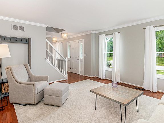4th image of 937 Anderson Glen Dr
