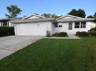 1105 Maple St, Lake In The Hills, IL 60156