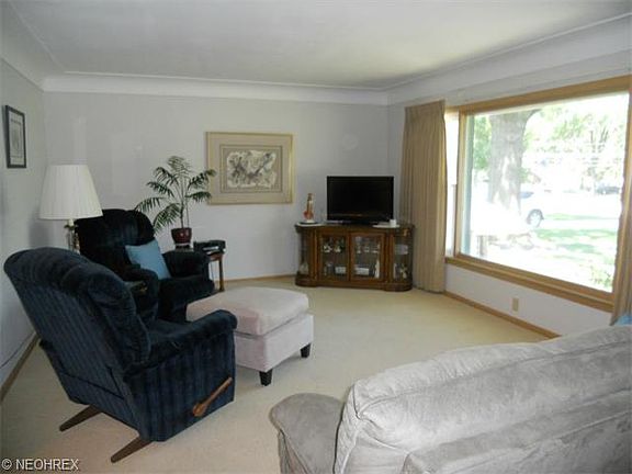 3rd image of 6690 Glenella Dr