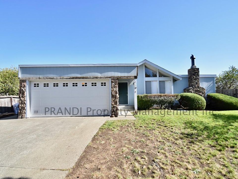 1st image of 37 Lorraine Ct