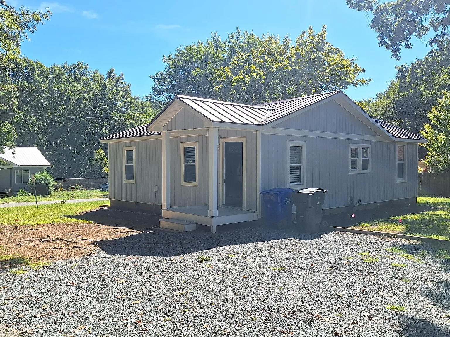 2 bed, 1.5 bath, 881 sqft, $1,450 — Photo 2