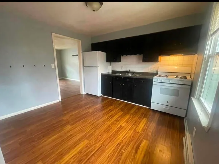 610 5th Ave #602 — Photo 2