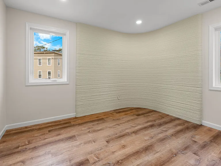32 Jane St — Photo 10
