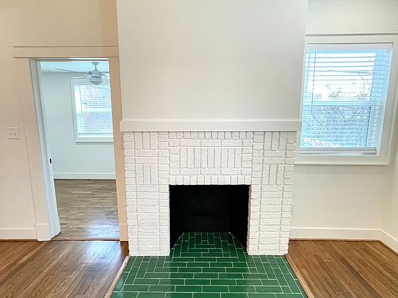 2nd image of 4004 Roswell St #4004