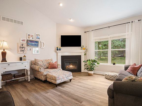 4th image of 10110 Compton Dr