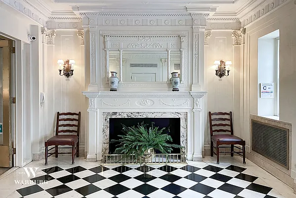 Sold by Warburg | media 6