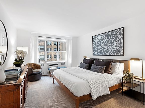4th image of 150 E 77th St APT 6F