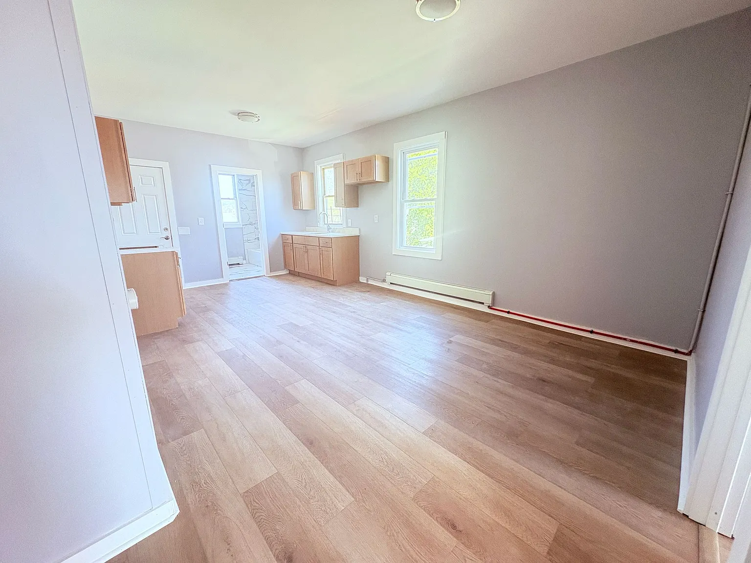 4 bed, $2,300 — Photo 2
