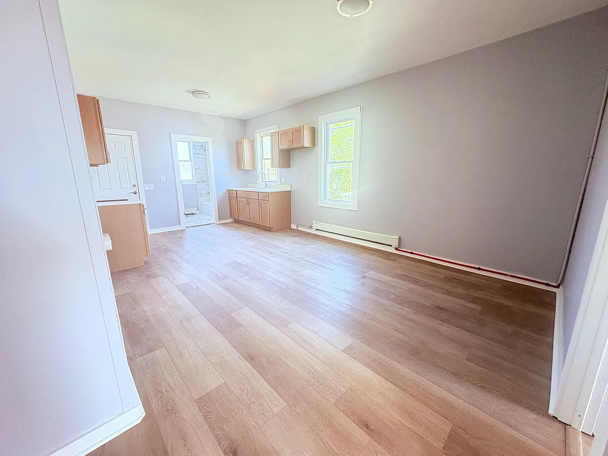 Building Photo - 124 Highland St #4