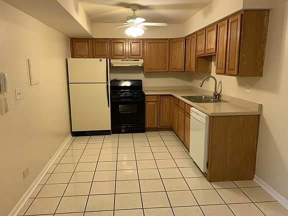 3rd image of 711 Tipperary Ct APT 1C