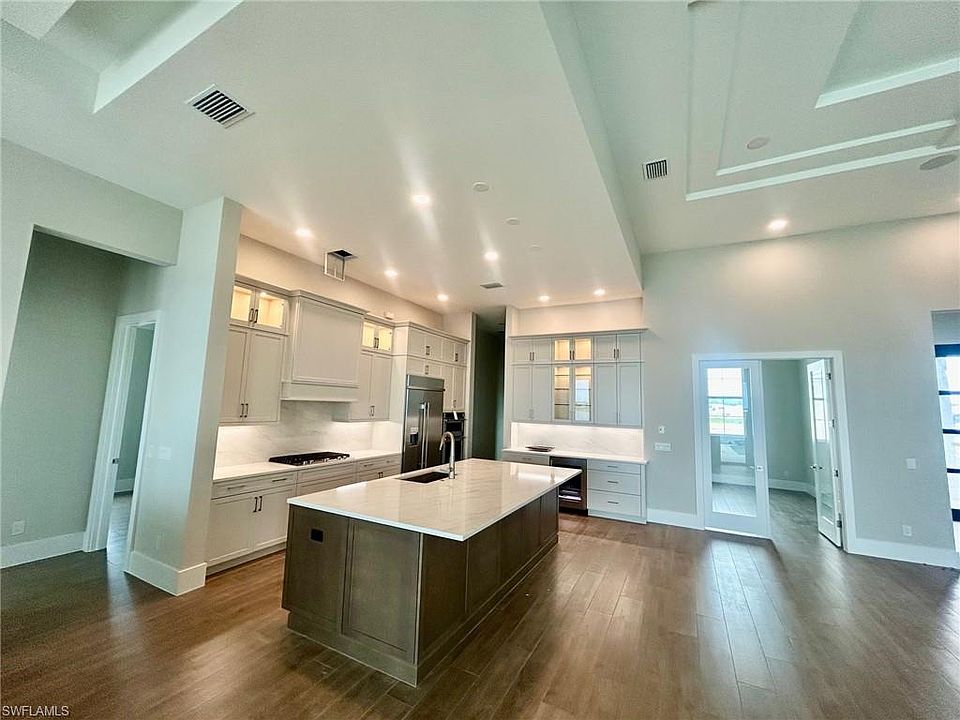 2nd image of 9448 Loquat LN
