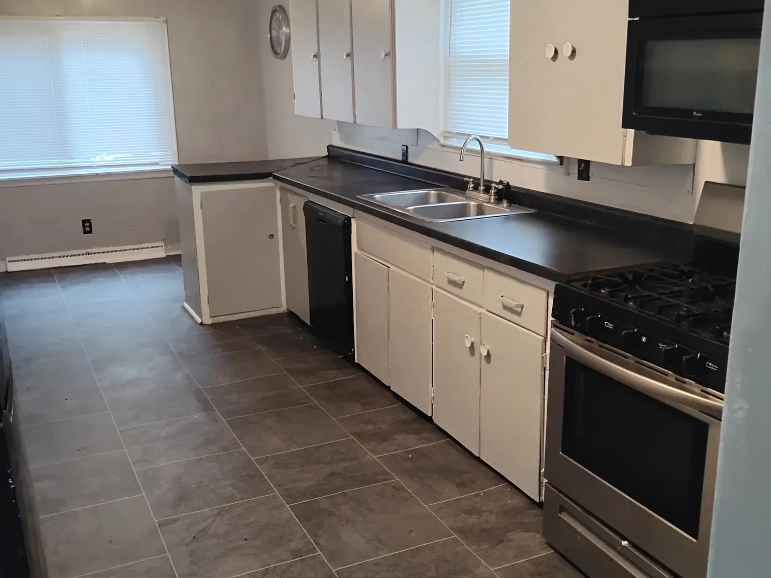 3 bed, 1037 sqft, $1,050 — Photo 2