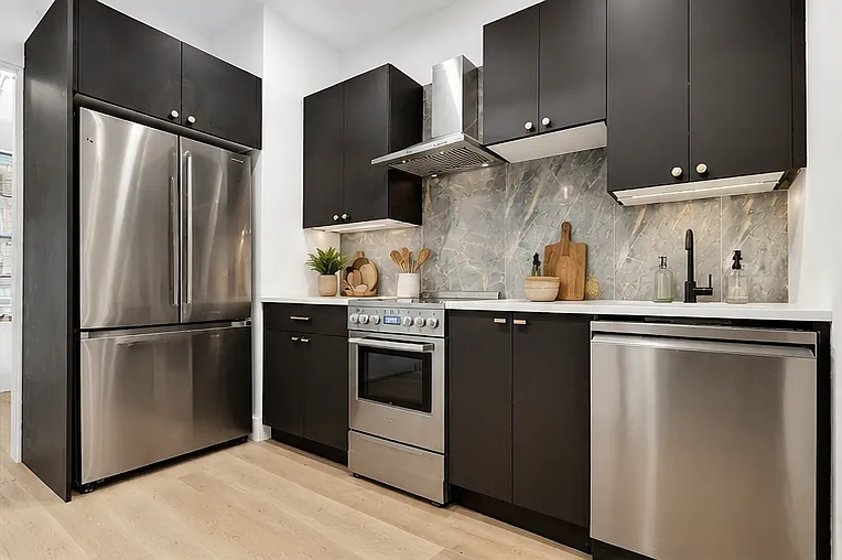 723 Knickerbocker Ave #3A — Photo 2