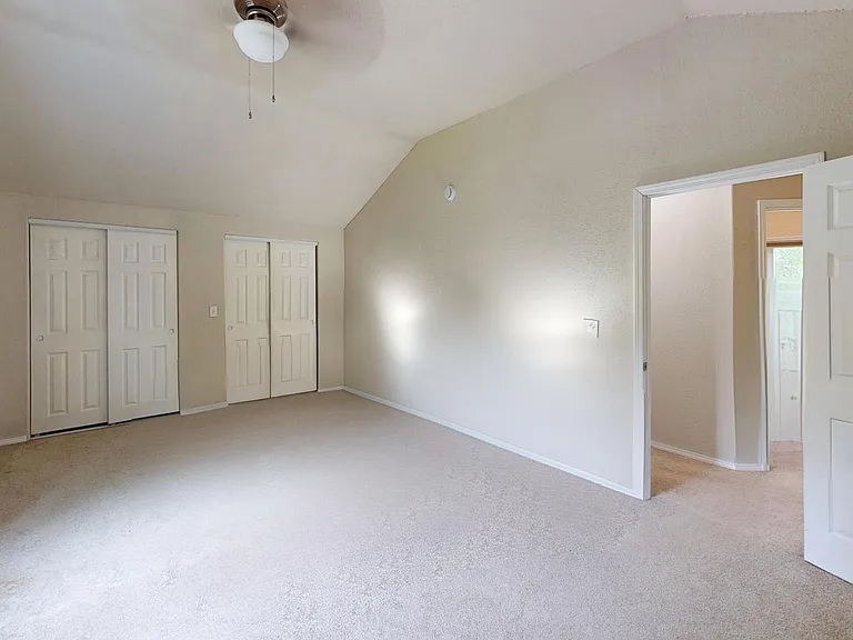 2494 Schutzen St — Photo 9