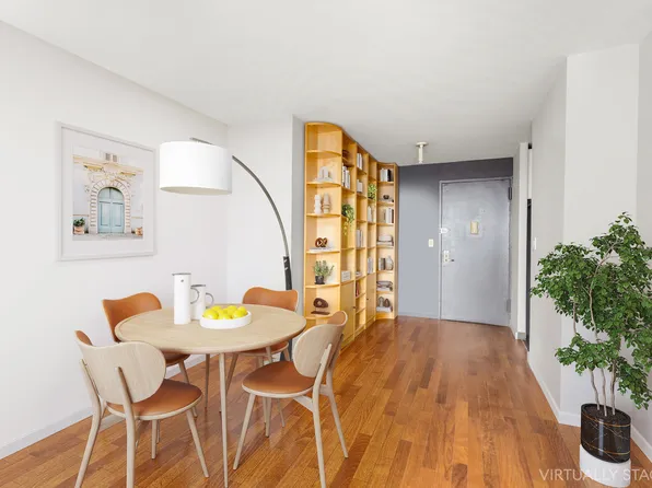 201 East 17th Street 31E image 2 of 14