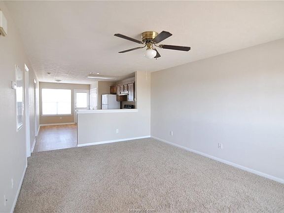 4th image of 1507 Hollowhill Dr APT C
