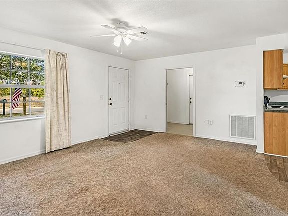 4th image of 659 Lynn Dr