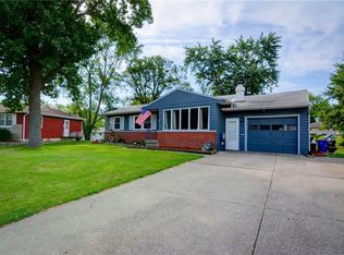 11 Dakota Dr, Decatur, IL 62526