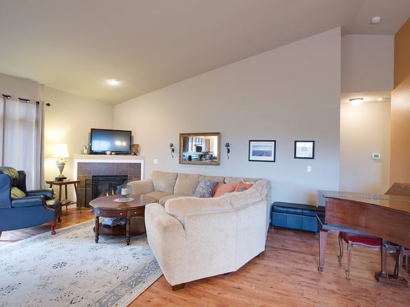 4th image of 8027 205th Ave E