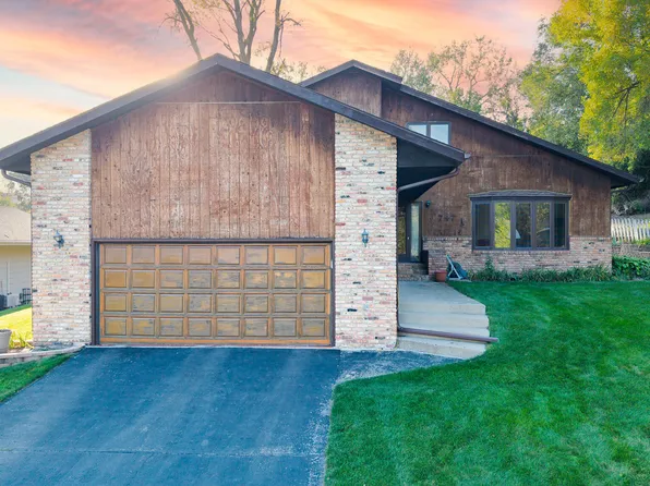 747 5th Ave NW, Valley City, ND 58072