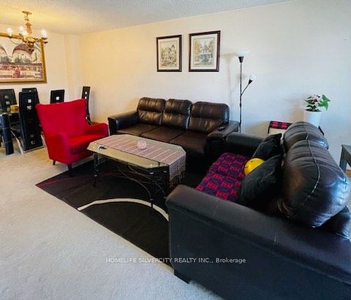 Brampton House for rent - 3 Bedrooms — photo 2