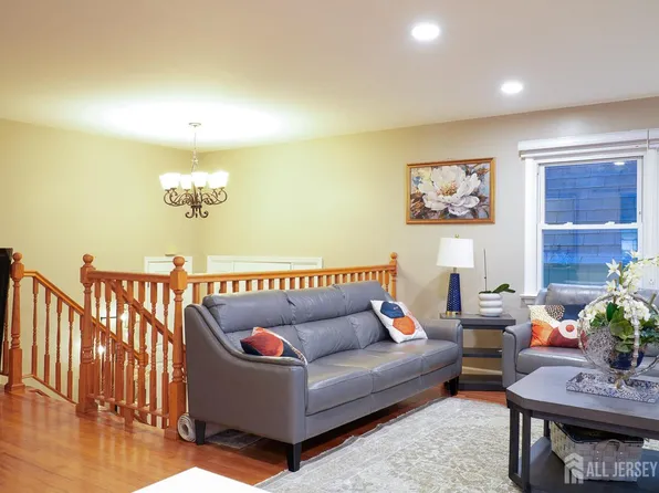 150 Farragut Ave, Middlesex, NJ 08846