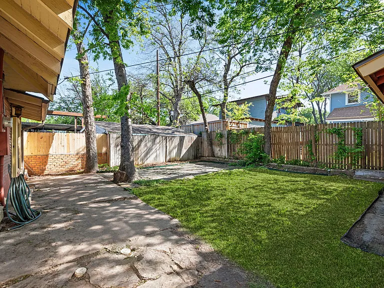 1715 College Ave — Photo 37