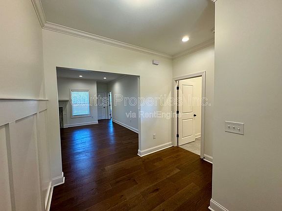2nd image of 1009 Grand Ave