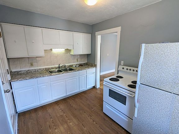 2nd image of 3856 Baytree St #3856
