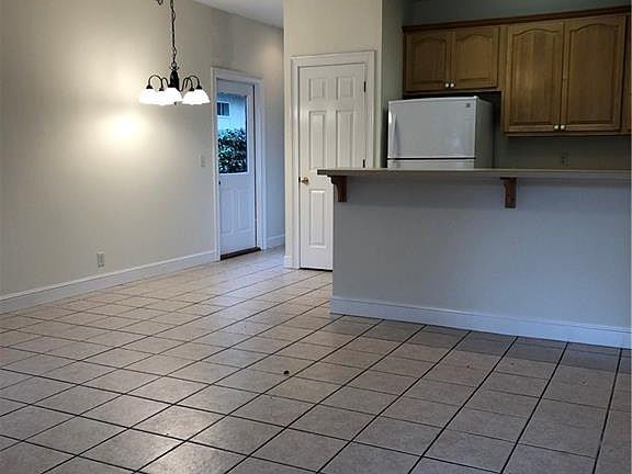 3rd image of 417 Atlantic Dr