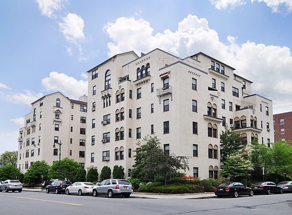 2nd image of 17 N Chatsworth Ave APT 2L