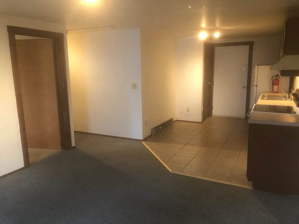 80 Main St E #3