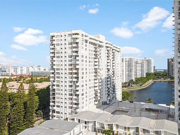 5th image of 2780 NE 183rd St APT 101